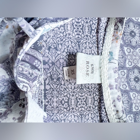 Knox Rose Flowy Floral Top - Picture 5 of 5